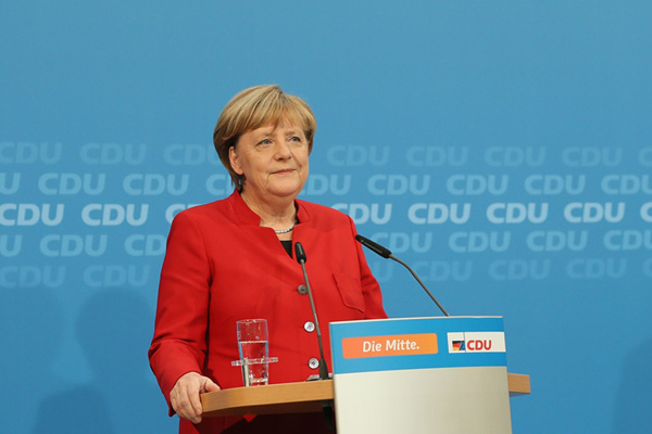 Merkel adaylığını resmen açıkladı