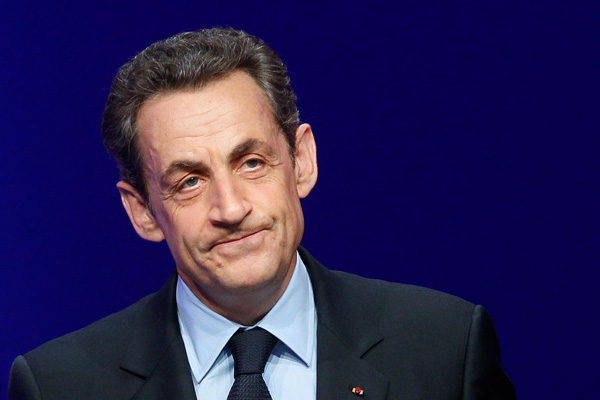 Sarkozy: Elendim, Fillon'u destekleyeceğim