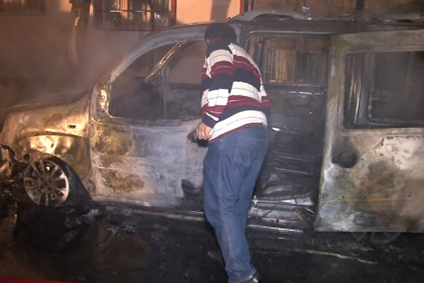 İstanbul Bağcılar’da 5 araç kundaklandı