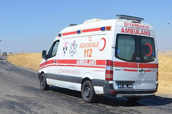 Yola döşenen mayın patladı: 2 yaralı