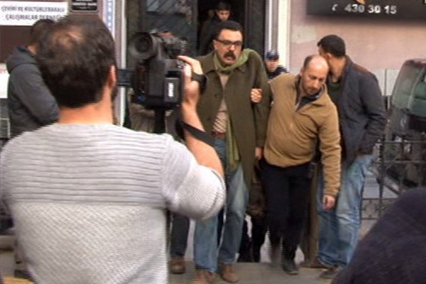 Mühürlenen ÇHD binasına giren 4 kişiye gözaltı
