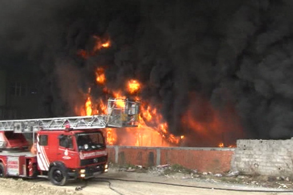 Bayrampaşa’da büyük yangın