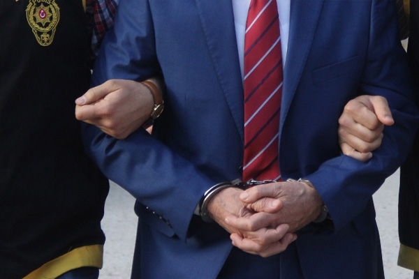 Denizli’de 33 iş adamı FETÖ’den tutuklandı