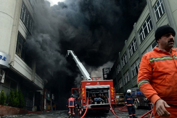 Bayrampaşa'daki yangına 71 araç müdahale etti