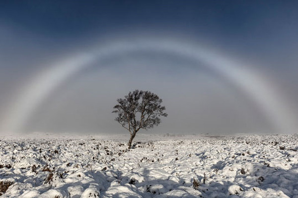 İskoçya'da beyaz gökkuşağı