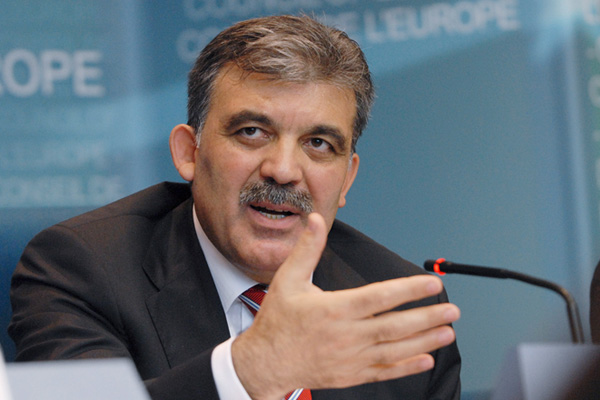 Abdullah Gül “ayakkabılarının çıkarılması” için ne dedi?