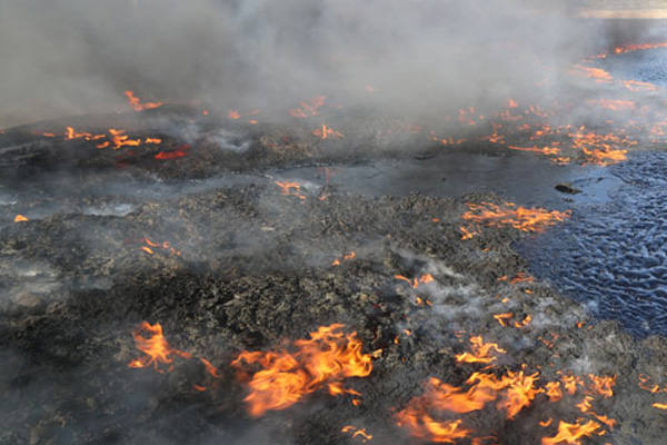 Irak'ın petrolü aylardır yanıyor