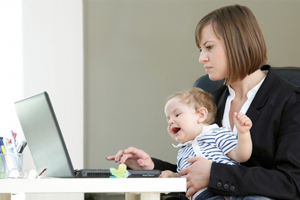 Çalışan annelere ayda 300 euro destek