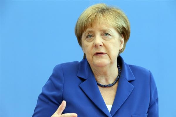 Merkel: Türkiye ile görüşmelerin kesilmesini...