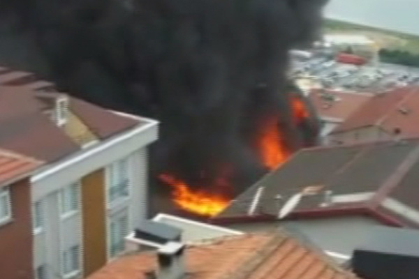 Beyoğlu’nda korkutan yangın