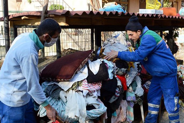 Kocaeli'de bir evden 3 ton çöp çıkarıldı
