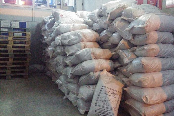 Van'da 14 ton kaçak çay ele geçirildi