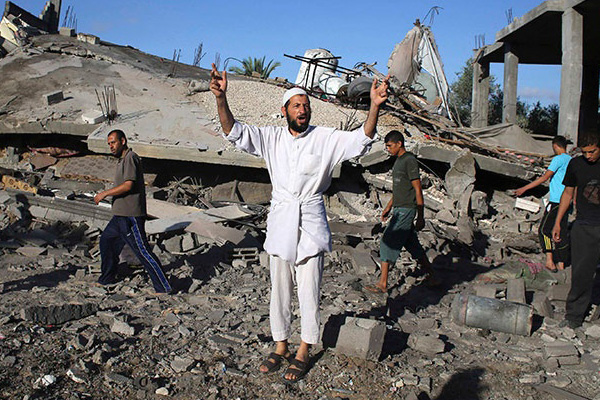 Filistinliler evlerinin yıkılmasını protesto etti