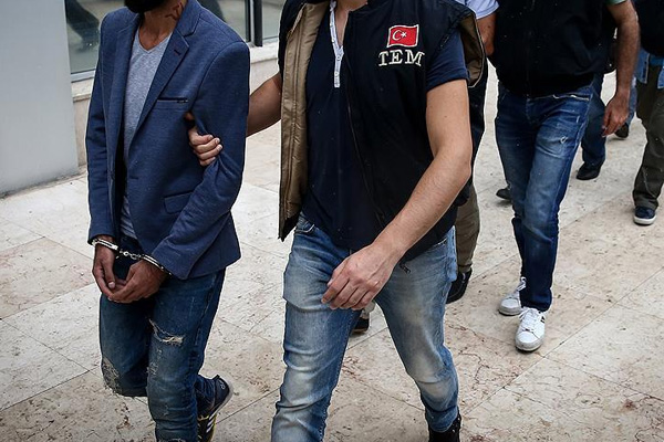 FETÖ'den 9 doktora tutuklama