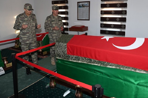 Akar Süleyman Şah Türbesi'ni ziyaret etti