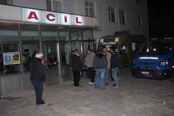 24 işçi yemekten zehirlendi