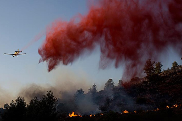 İsrail yangınlar için üç ülkeden yardım istedi