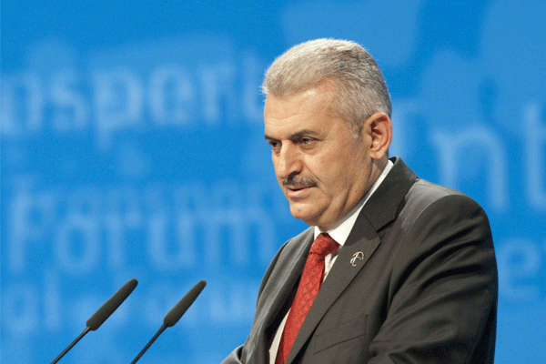 'AK Parti kendi ayağına sıktı'