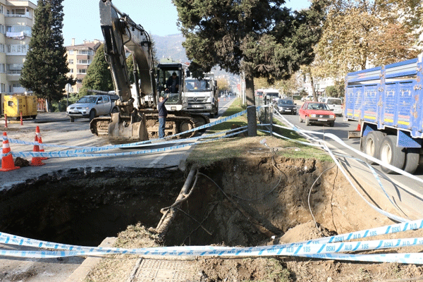 Ordu’da sahil yolu çöktü