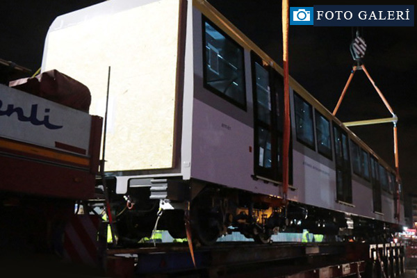 Üsküdar Çekmeköy metrosu vagonları raylara indirildi