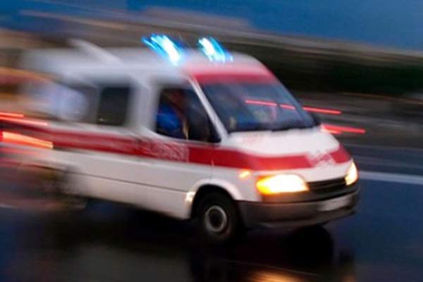 Otomobil ile kamyonet çarpıştı: 9 yaralı