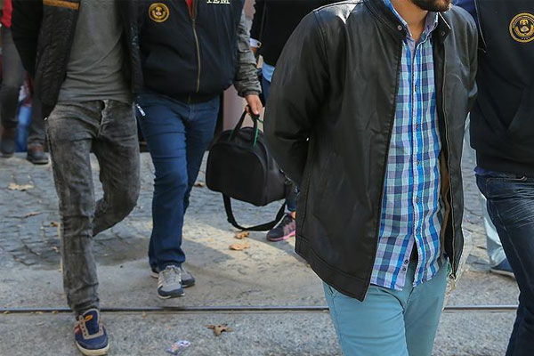 İzmir'de FETÖ operasyonu