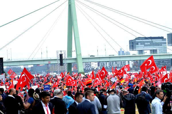 Avrupa'da 'Teröre Lanet Demokrasiye Davet” mitingleri düzenlenedek