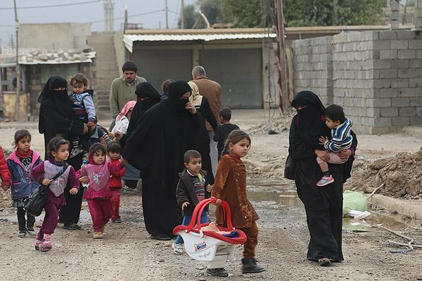 Musul'da 73 bin sivil yerlerinden edildi