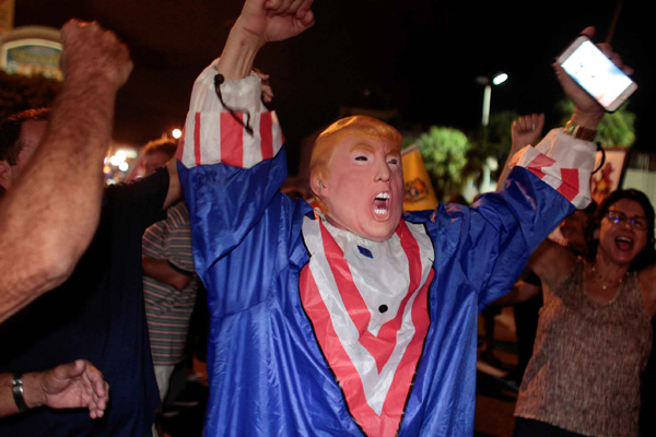 Florida'daki Kübalılar Castro'nun ölümünü kutladı