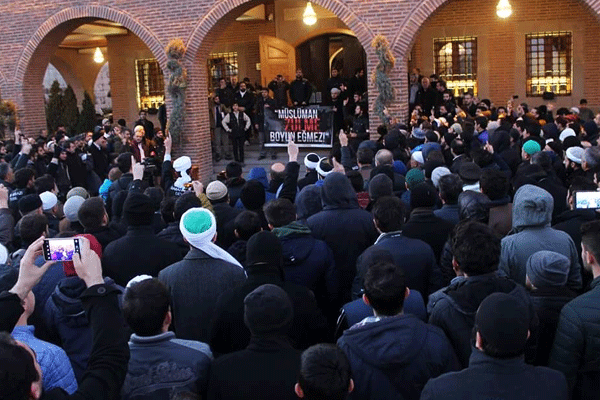 Gençler Ankara'da Rusya'yı protesto etti