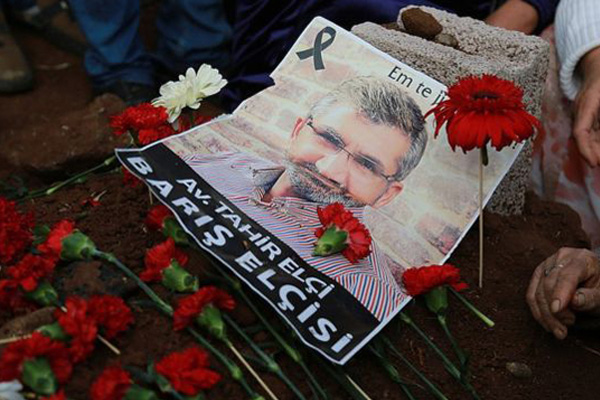 Ölümünün yıldönümünde Tahir Elçi anıldı