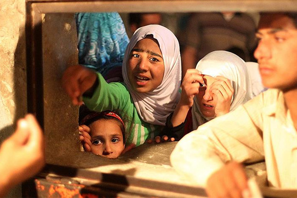 Bombalardan kurtulan Halepliler için açlık kapıda