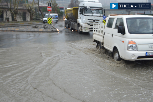 İstanbul’da yollar göle döndü