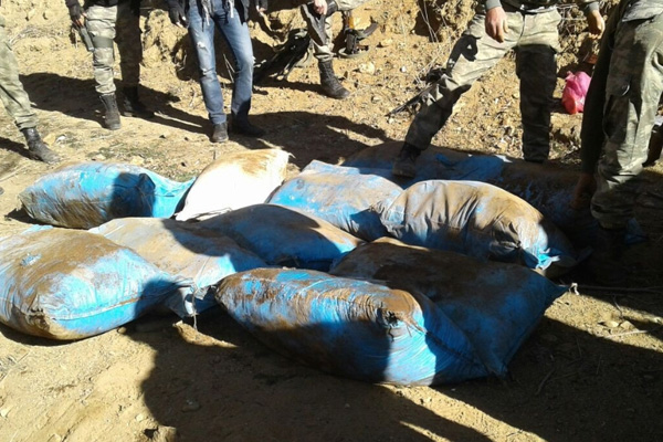 Şemdinli'de 2 ton patlayıcı özellikli gübre yakalandı