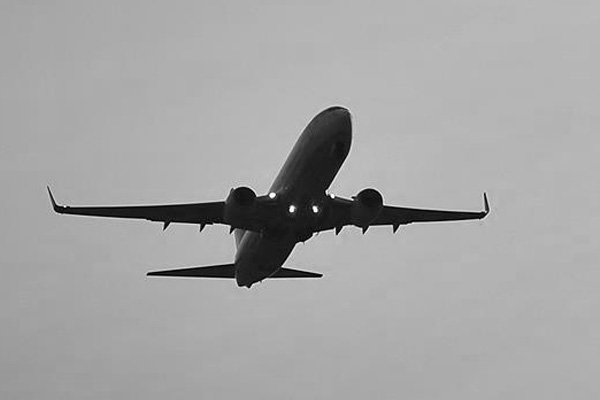 Futbolcuları taşıyan uçak düştü!