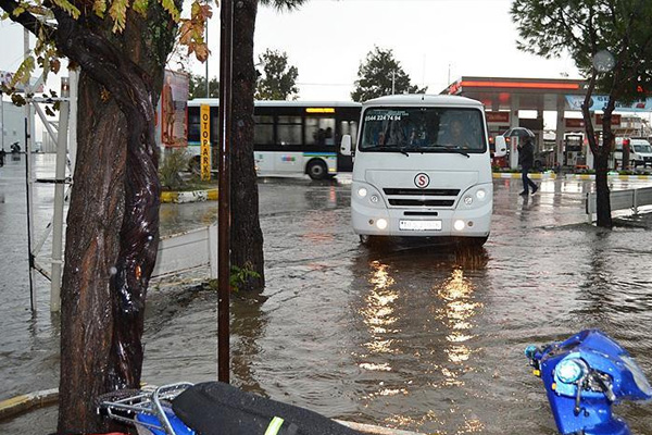 Eğitime yağmur engeli