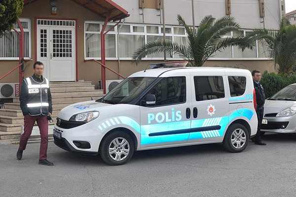 İzmir'de bazı şirket ve şubelerine kayyum atandı