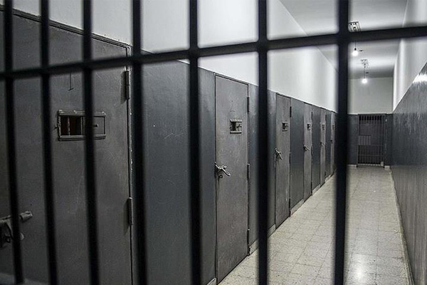 Vietnam'da binlerce mahkuma af