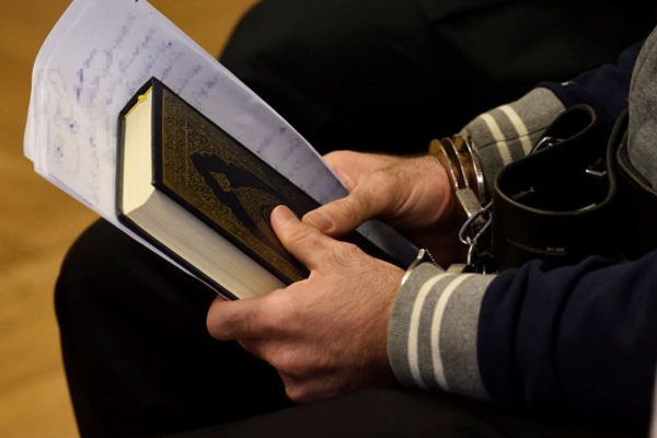 Macar polisine taş atan Suriyeliye şok ceza