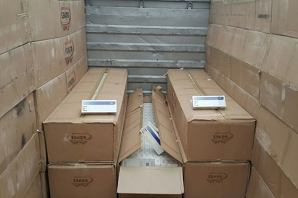 Kamyondan 124 bin paket kaçak sigara çıktı