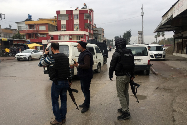 Adana'da ihbara giden polise silahlı saldırı