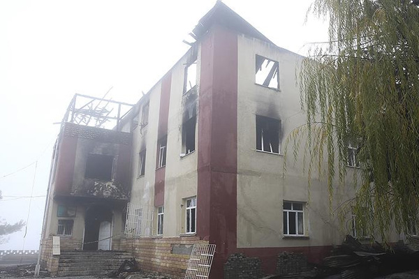 Gözlüğünü almaya gidince yangından kurtuldu