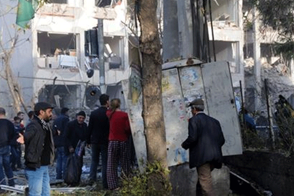 Bağlar'da yaralanan bebek kurtarılamadı