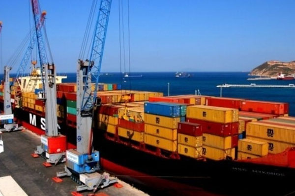 Dış ticaret açığı azaldı