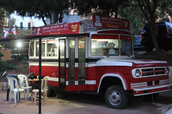 Savaşın sembolü 'otobüs', 'yemek durağı' oldu