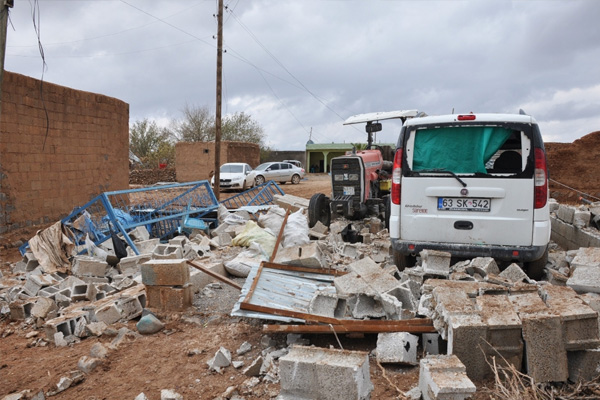 Şanlıurfa'da hortum yıktı geçti