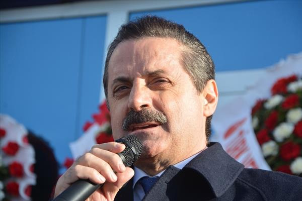 Bakan Çelik: İnsanlar çok, insanlık az