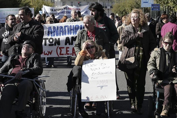 Yunanistan'da engellilerden protesto