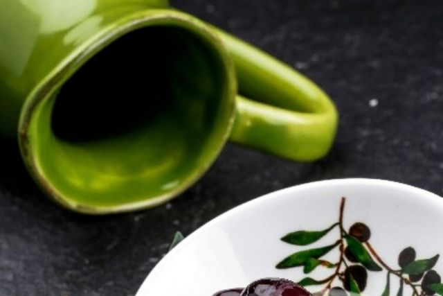 Zeytinden odun üretiyorlar