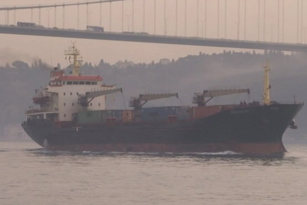 İstanbul'da Rus gemisi karaya oturdu